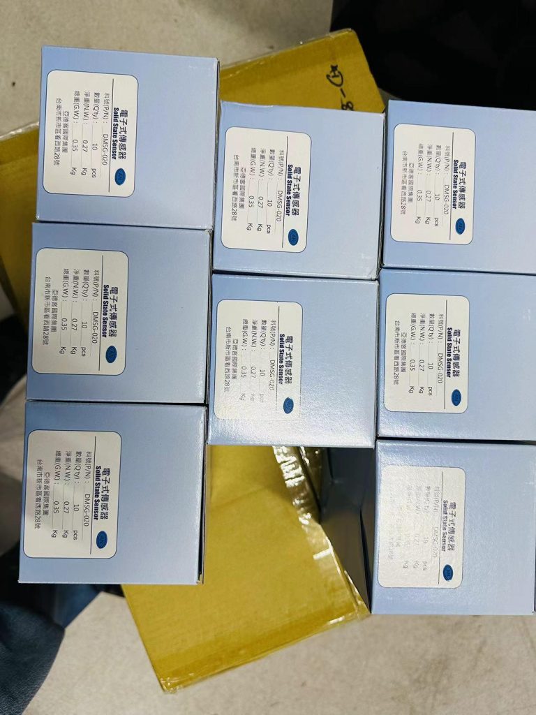 传感器回收实拍：電子式傳感器DMSG-020包装盒八盒_星角工控设备回收