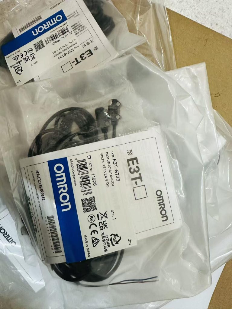 欧姆龙传感器回收实拍:E3T-ST33光电开关2个,日本产_星角工控设备回收 欧姆龙传感器回收实拍:E3T-ST33光电开关2个,日本产_星角工控设备回收