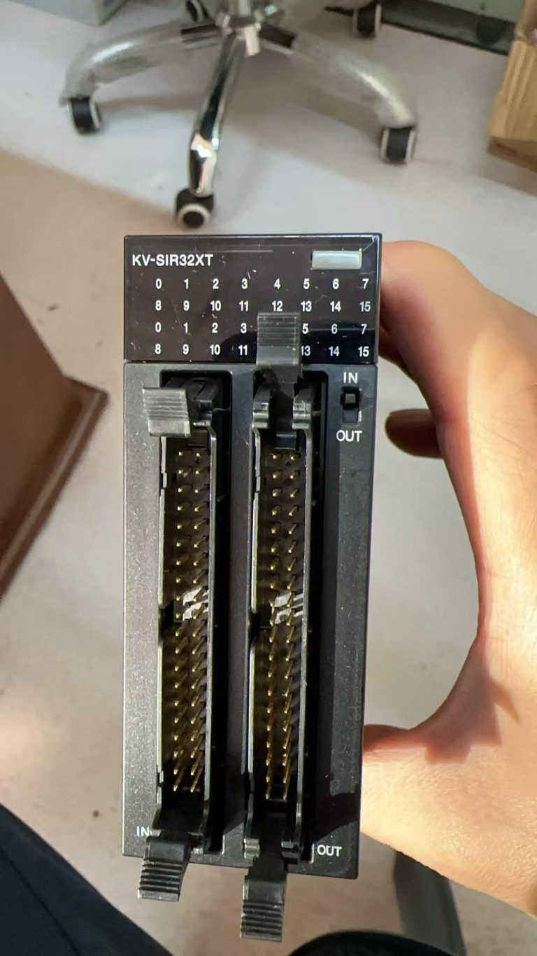 基恩士读码器回收实拍:基恩士SR-1000读码器_星角工控设备回收 基恩士读码器回收实拍:基恩士SR-1000读码器_星角工控设备回收